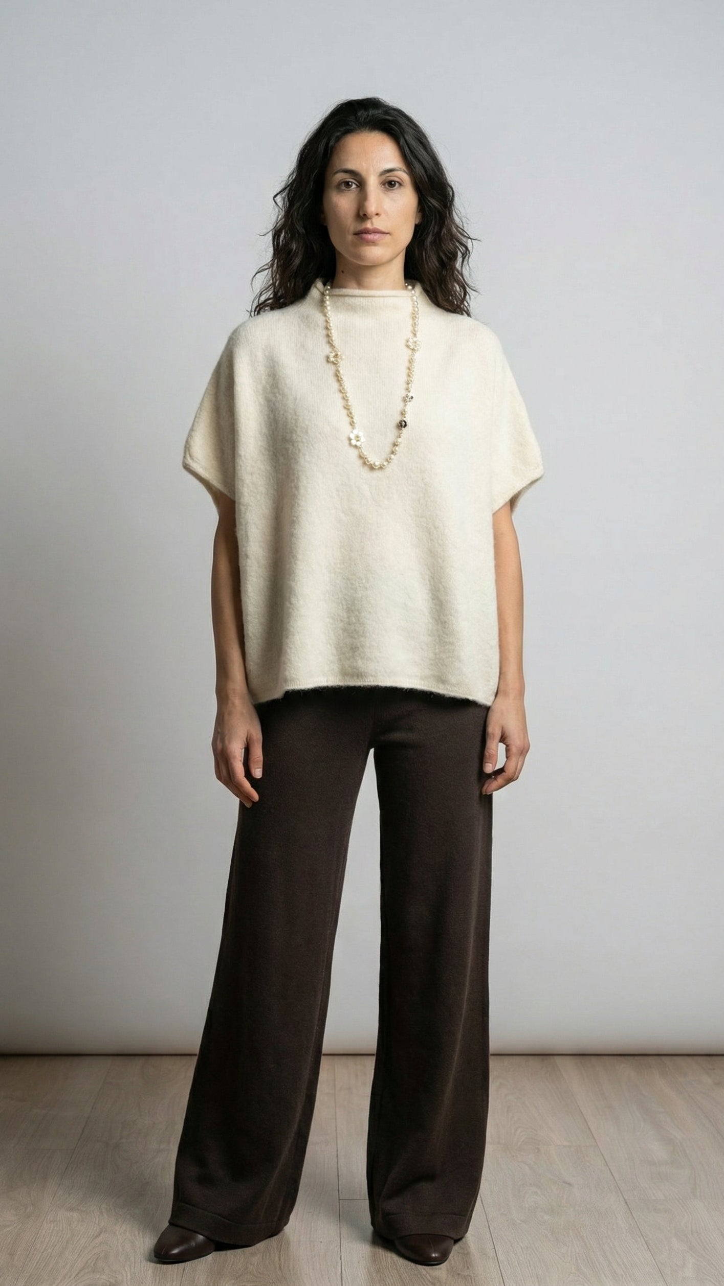 Set Outfit Cozy Chic: Maglia Angora Panna e Pantalone Palazzo Marrone