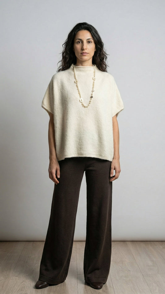 Set Outfit Cozy Chic: Maglia Angora Panna e Pantalone Palazzo Marrone