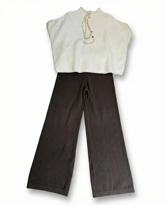 Set Outfit Cozy Chic: Maglia Angora Panna e Pantalone Palazzo Marrone