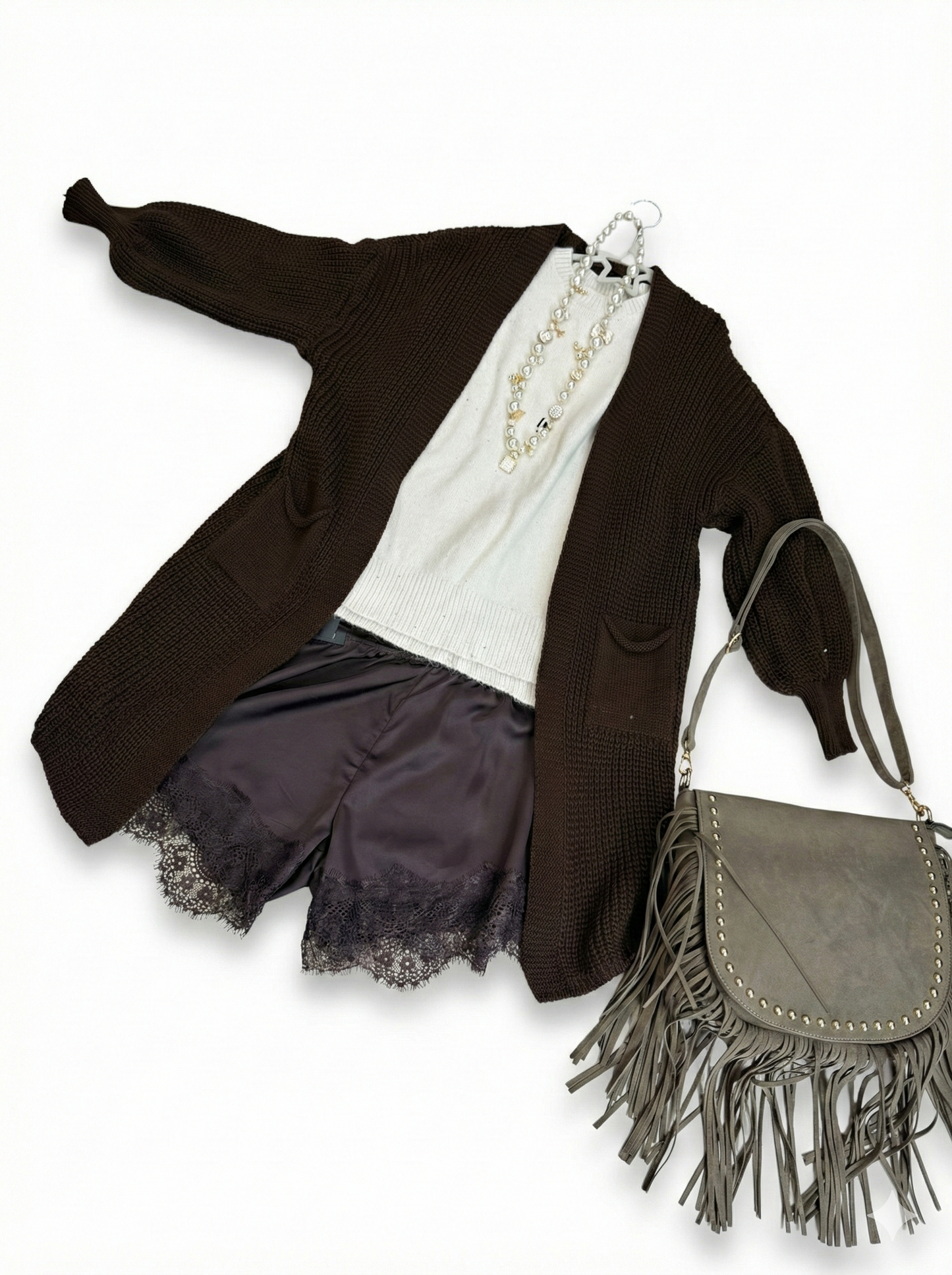 Outfit Boho Chic Cardigan Maglione Shorts e Borsa