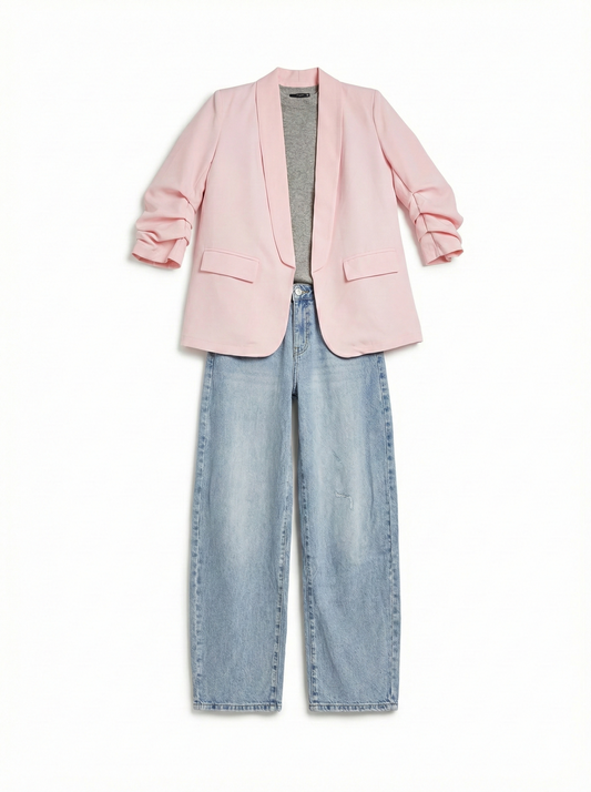 Blazer Rosa Maniche Arricciate e Jeans Gamba Larga Outfit Completo
