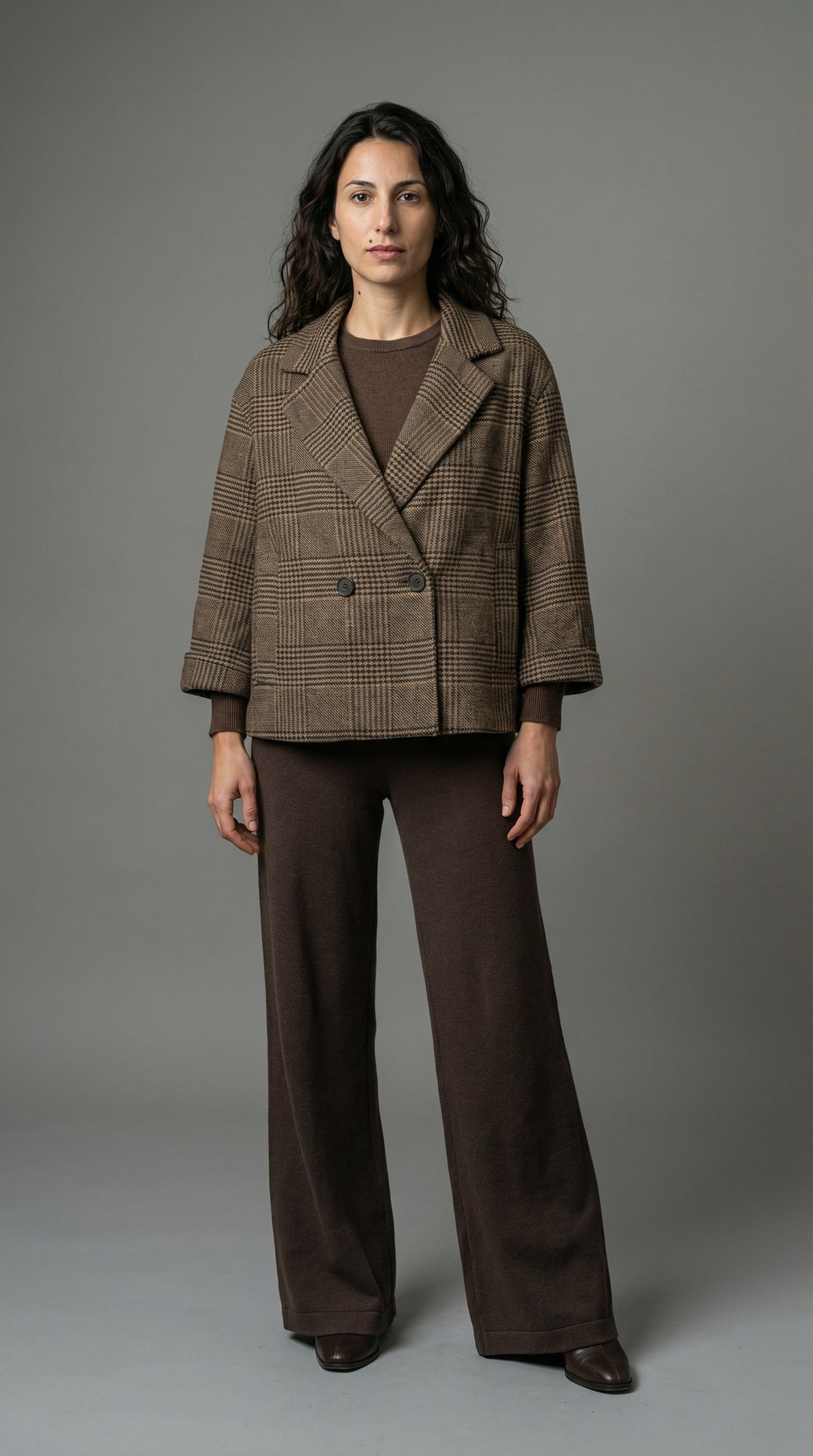 Set Outfit Boho Chic: Gilet Frange Marrone, Top Pizzo e Pantalone Palazzo Beige