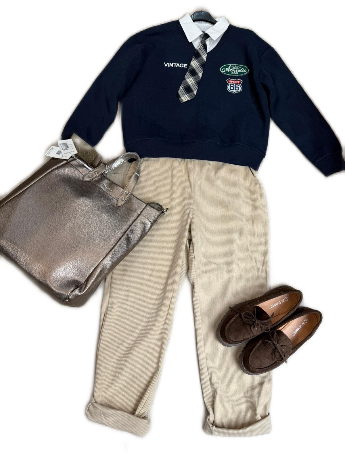 Completo Preppy Elegante Uomo - Look College Casual Chic Navy & Beige con Accessori